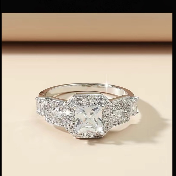 Zircon Diamond Silver Ring - Picture 3 of 5